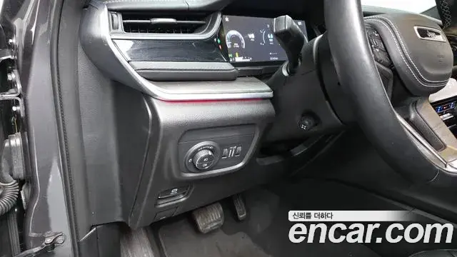 Jeep Grand Cherokee 2022 — ფოტო 20/20