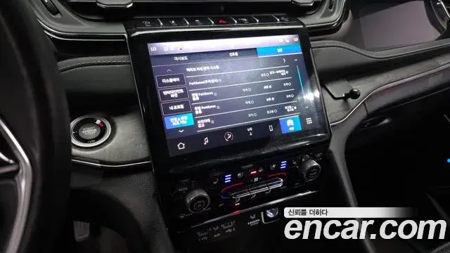 Jeep Grand Cherokee 2022 — ფოტო 11/20
