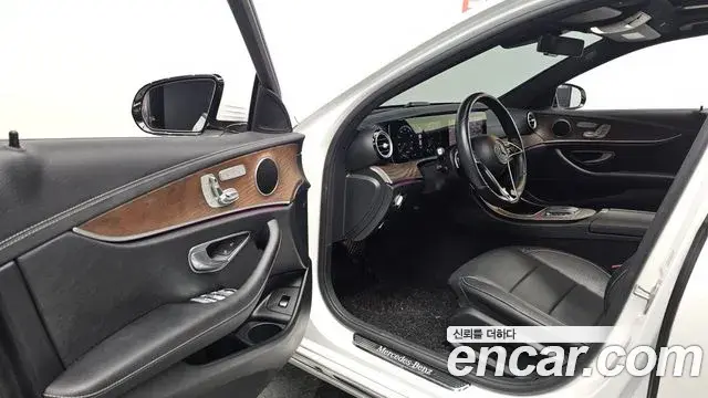 Mercedes-Benz E-Class 2020 — Фото 10/20