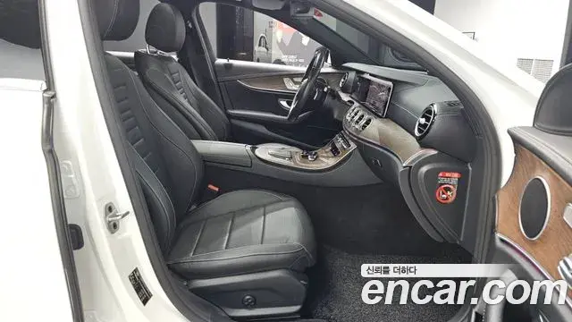 Mercedes-Benz E-Class 2020 — Фото 11/20