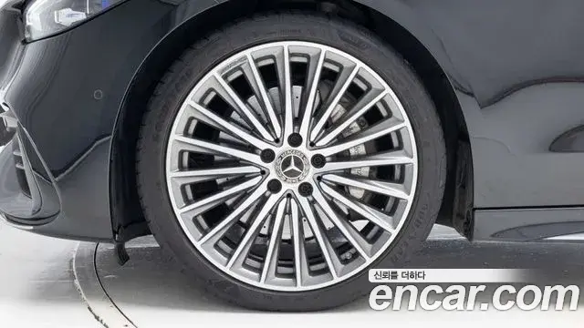 Mercedes-Benz C-Class 2023 — Фото 4/20