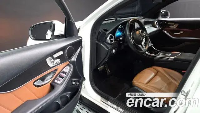 Mercedes-Benz GLC-Class 2020 — Photo 8/20