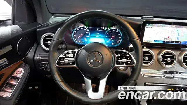 Mercedes-Benz GLC-Class 2020 — Photo 9/20
