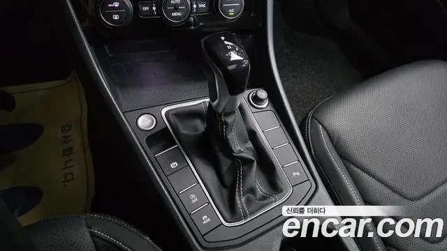 Volkswagen Jetta 2024 — ფოტო 16/20