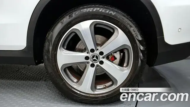 Mercedes-Benz GLC-Class 2019 — ფოტო 15/20