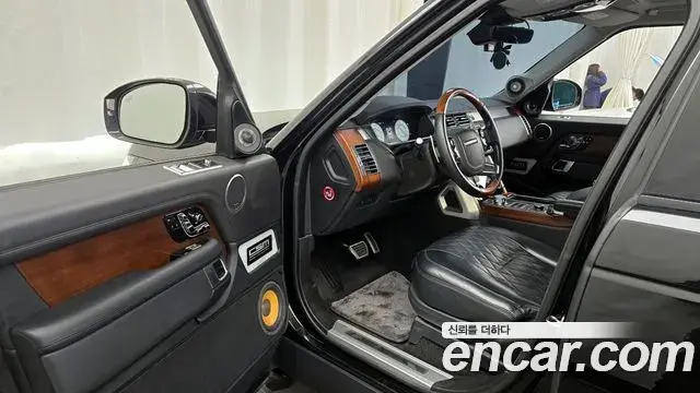 Land Rover Range Rover 2018 — Photo 15/20