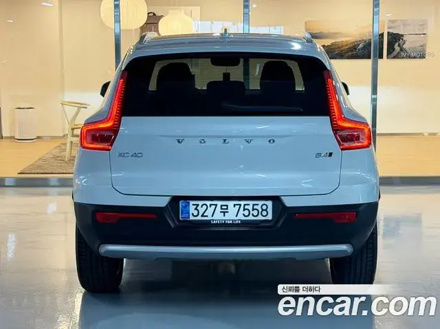Volvo XC40 2025 — Şəkil 8/17