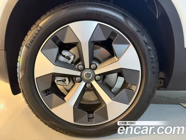 Volvo XC40 2025 — Şəkil 12/17