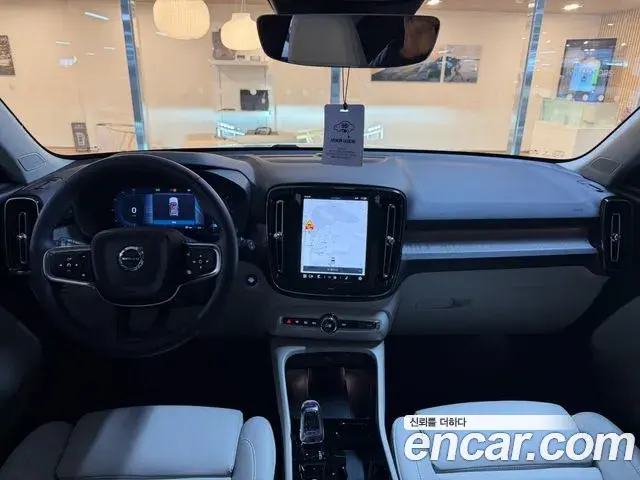 Volvo XC40 2025 — Şəkil 7/17