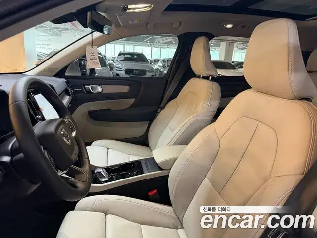 Volvo XC40 2025 — Şəkil 9/17