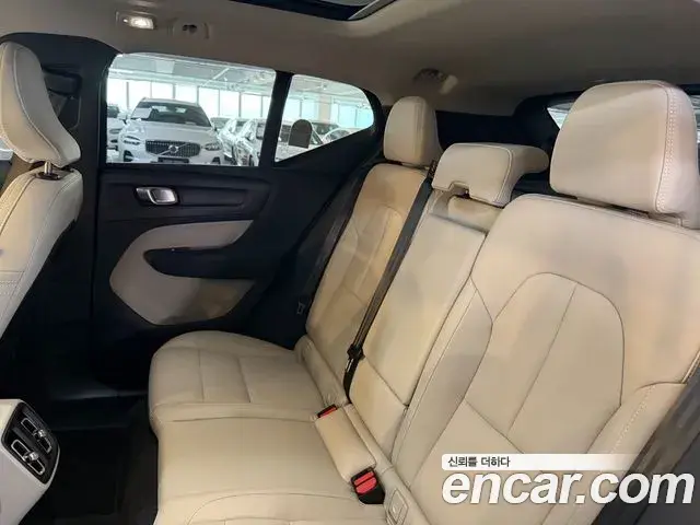 Volvo XC40 2025 — Şəkil 6/17