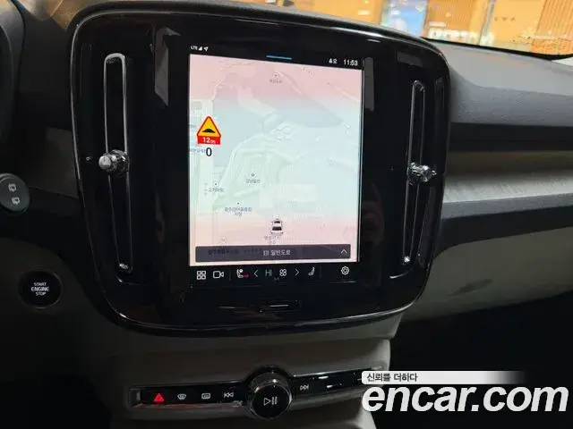 Volvo XC40 2025 — Şəkil 3/17
