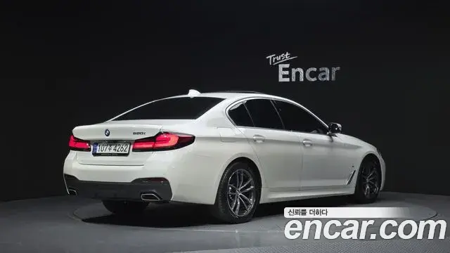 BMW 5 Series 2022 — Photo 12/20