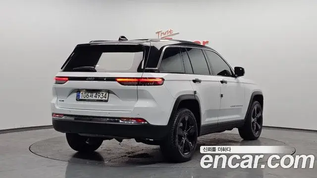 Jeep Grand Cherokee 2023 — Photo 14/20