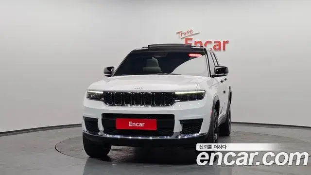 Jeep Grand Cherokee 2023 — Photo 16/20