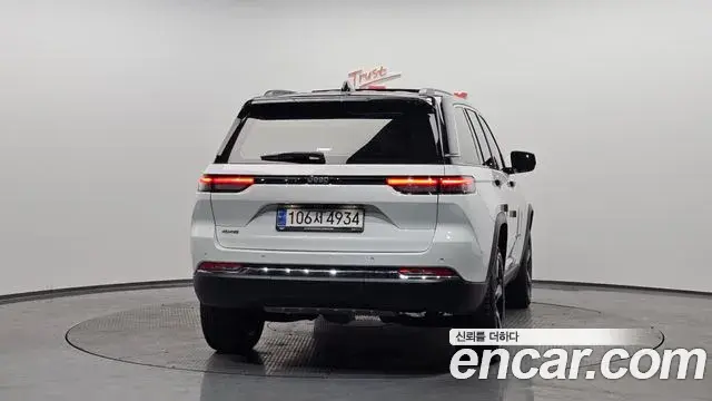 Jeep Grand Cherokee 2023 — Photo 9/20