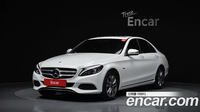 Mercedes-Benz C-Class 2018 — Photo 18/20