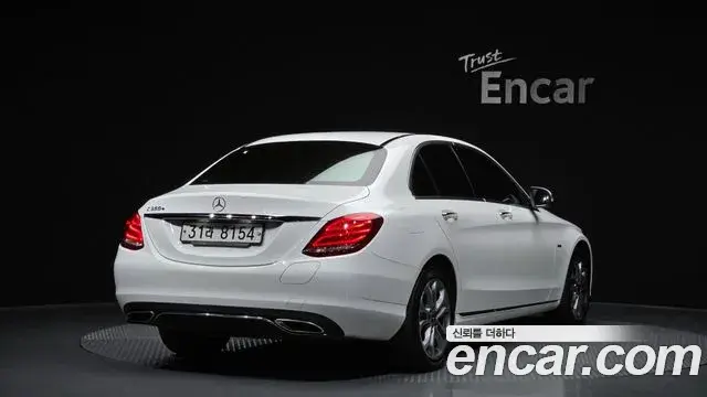 Mercedes-Benz C-Class 2018 — Photo 12/20