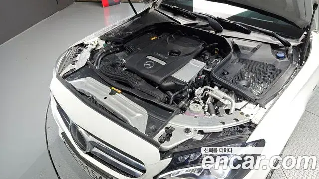 Mercedes-Benz C-Class 2018 — Photo 2/20