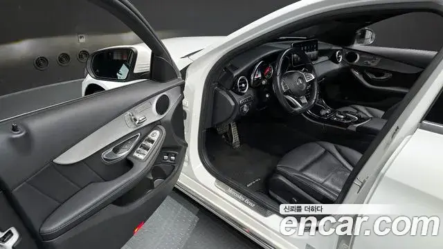 Mercedes-Benz C-Class 2018 — Photo 15/20
