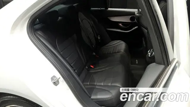 Mercedes-Benz C-Class 2018 — Photo 1/20