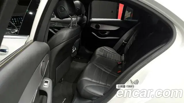 Mercedes-Benz C-Class 2018 — Photo 6/20