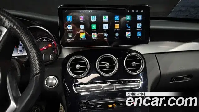 Mercedes-Benz C-Class 2018 — Photo 8/20
