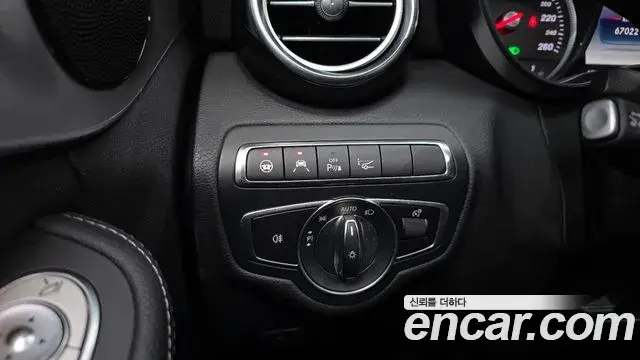 Mercedes-Benz C-Class 2018 — Photo 11/20