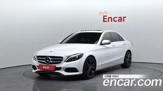 Mercedes-Benz C-Class 2018 — Şəkil 18/20