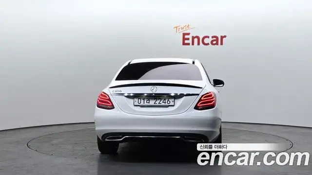 Mercedes-Benz C-Class 2018 — Şəkil 19/20