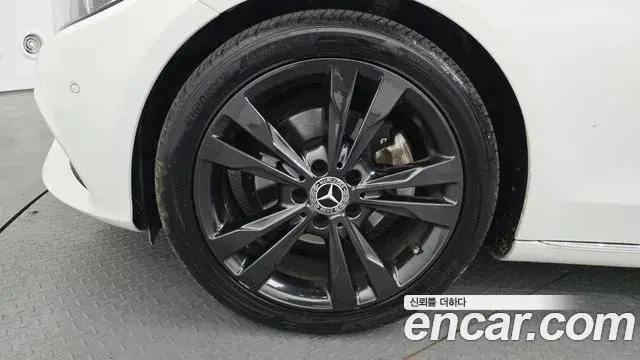Mercedes-Benz C-Class 2018 — Şəkil 6/20