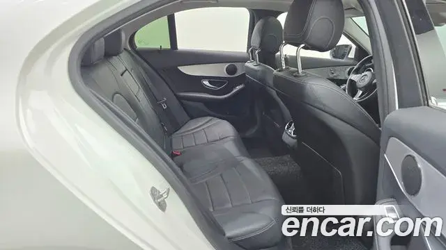 Mercedes-Benz C-Class 2018 — Şəkil 9/20