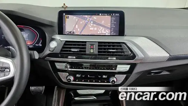 BMW X4 2021 — ფოტო 18/20