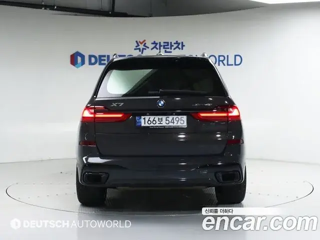 BMW X7 2022 — ფოტო 8/20