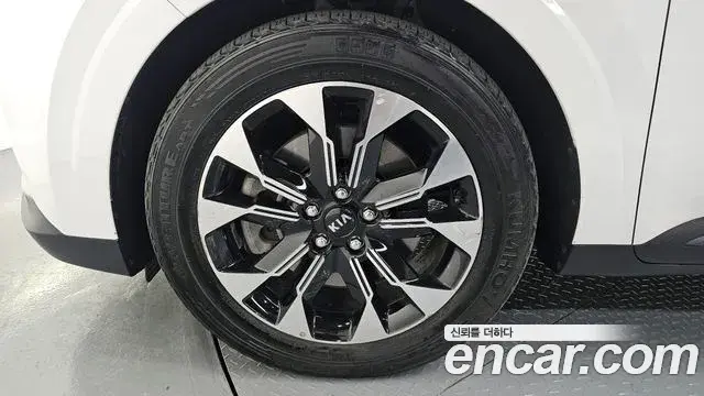 Kia Carnival 2021 — Фото 5/20