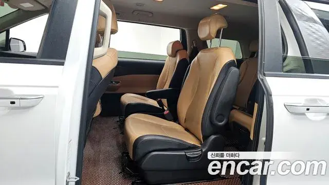Kia Carnival 2021 — Фото 11/20