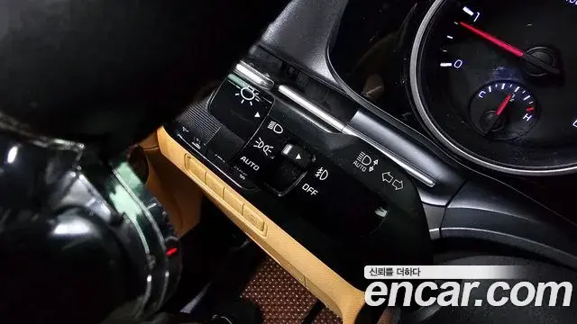 Kia Carnival 2021 — Фото 16/20