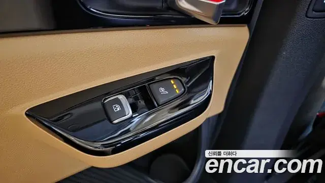 Kia Carnival 2022 — Photo 19/20