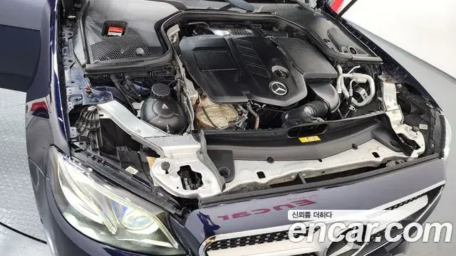 Mercedes-Benz E-Class 2018 — ფოტო 14/20