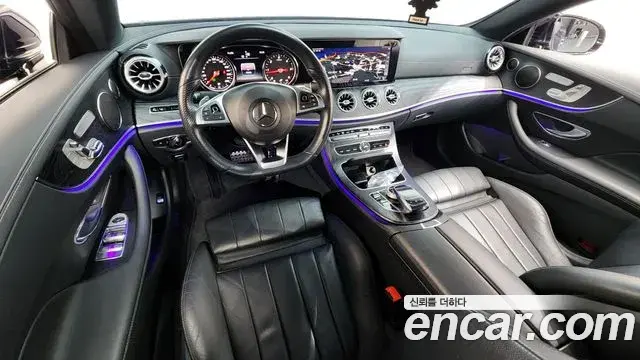 Mercedes-Benz E-Class 2018 — ფოტო 18/20