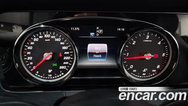 Mercedes-Benz E-Class 2018 — ფოტო 16/20