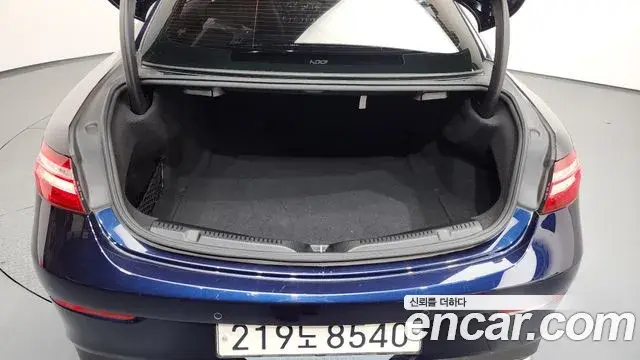 Mercedes-Benz E-Class 2018 — ფოტო 2/20