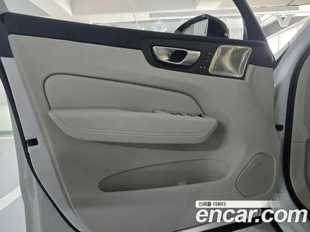 Volvo XC60 2025 — Şəkil 10/20