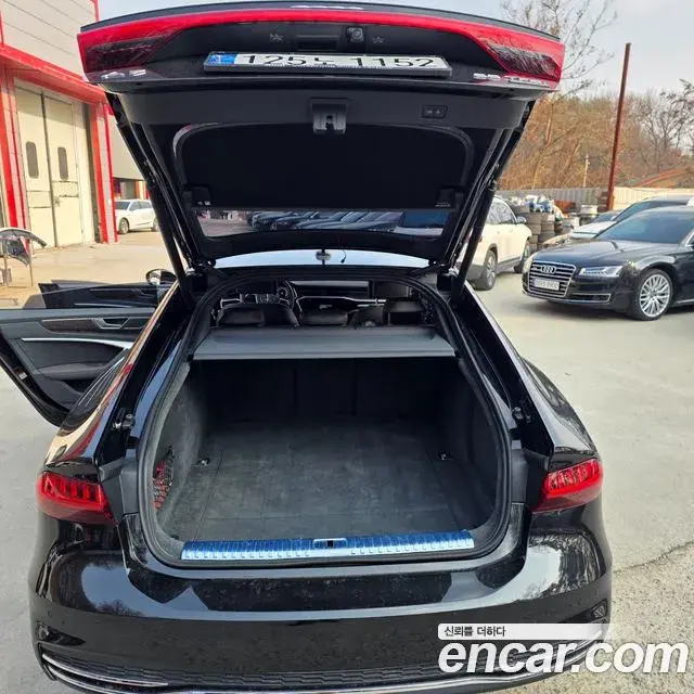 Audi A7 2021 — Şəkil 15/18