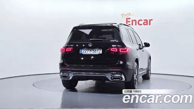 Mercedes-Benz GLB-Class 2023 — ფოტო 7/20