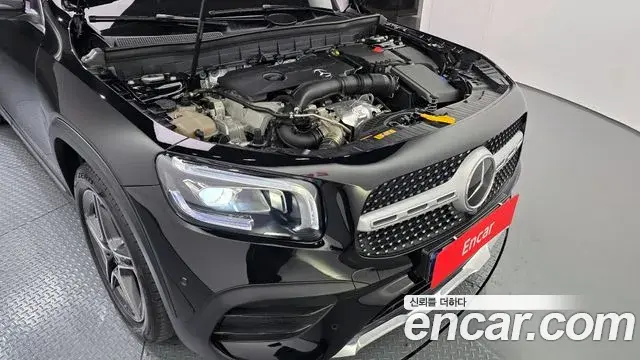 Mercedes-Benz GLB-Class 2023 — ფოტო 8/20