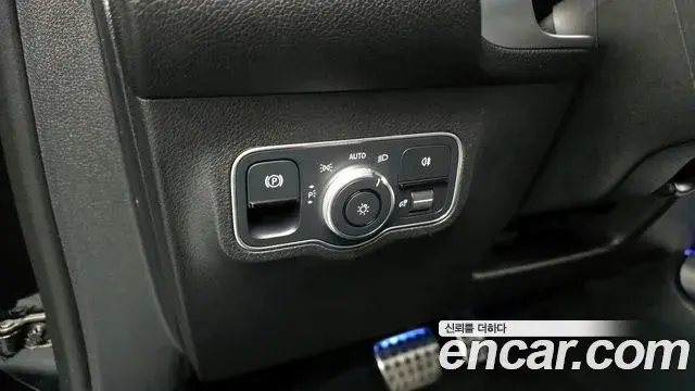 Mercedes-Benz GLB-Class 2023 — ფოტო 2/20