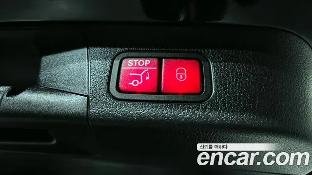 Mercedes-Benz GLB-Class 2023 — ფოტო 18/20