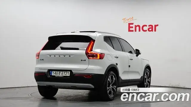 Volvo XC40 2021 — Фото 2/20