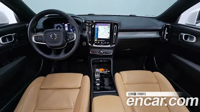 Volvo XC40 2021 — Фото 7/20